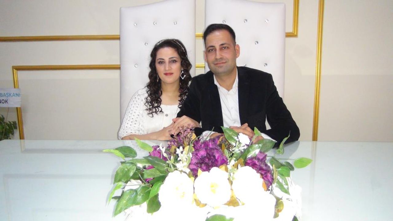 Mersin'de işitme engelli çiftin nikah şahitleri de işitme engelli arkadaşları oldu