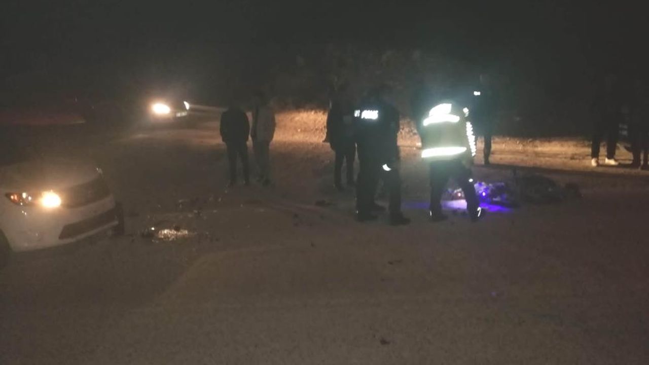 Mersin'de otomobille motosiklet çarpıştı, sürücüler yaralandı