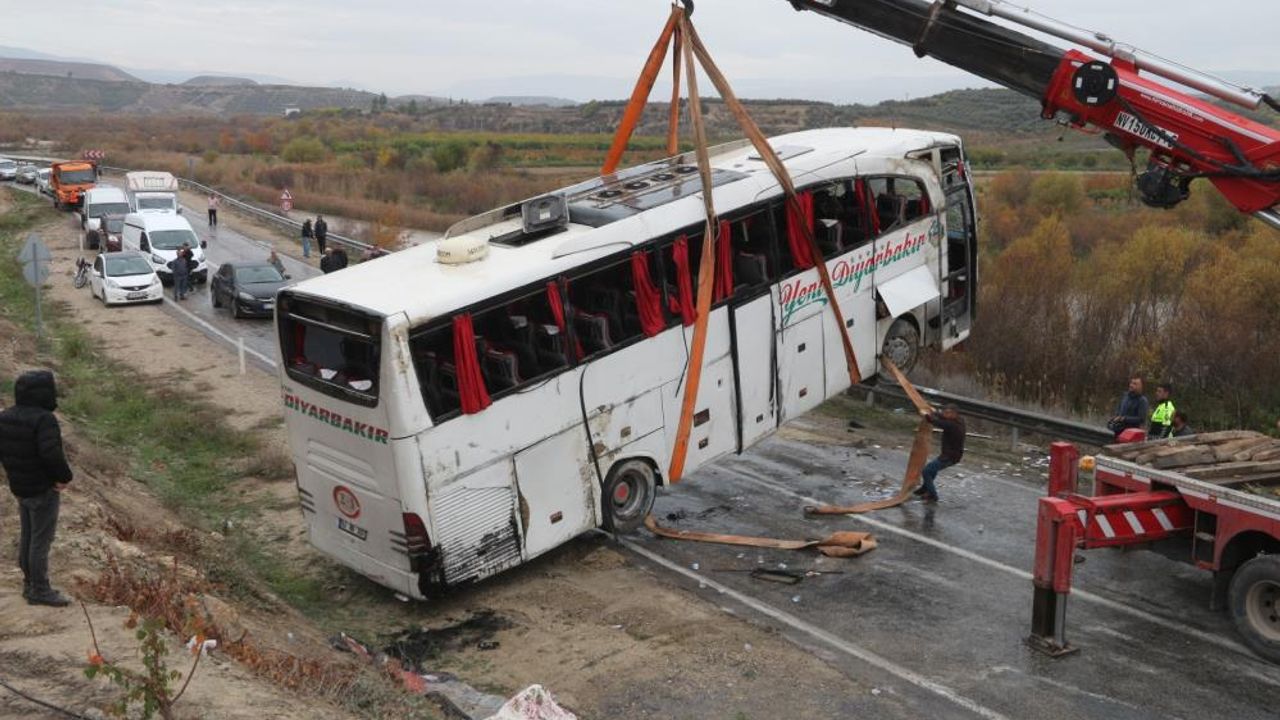 Mersin'de otobüs kazası: 1'i ağır 10 yaralı hastaneye sevk edildi