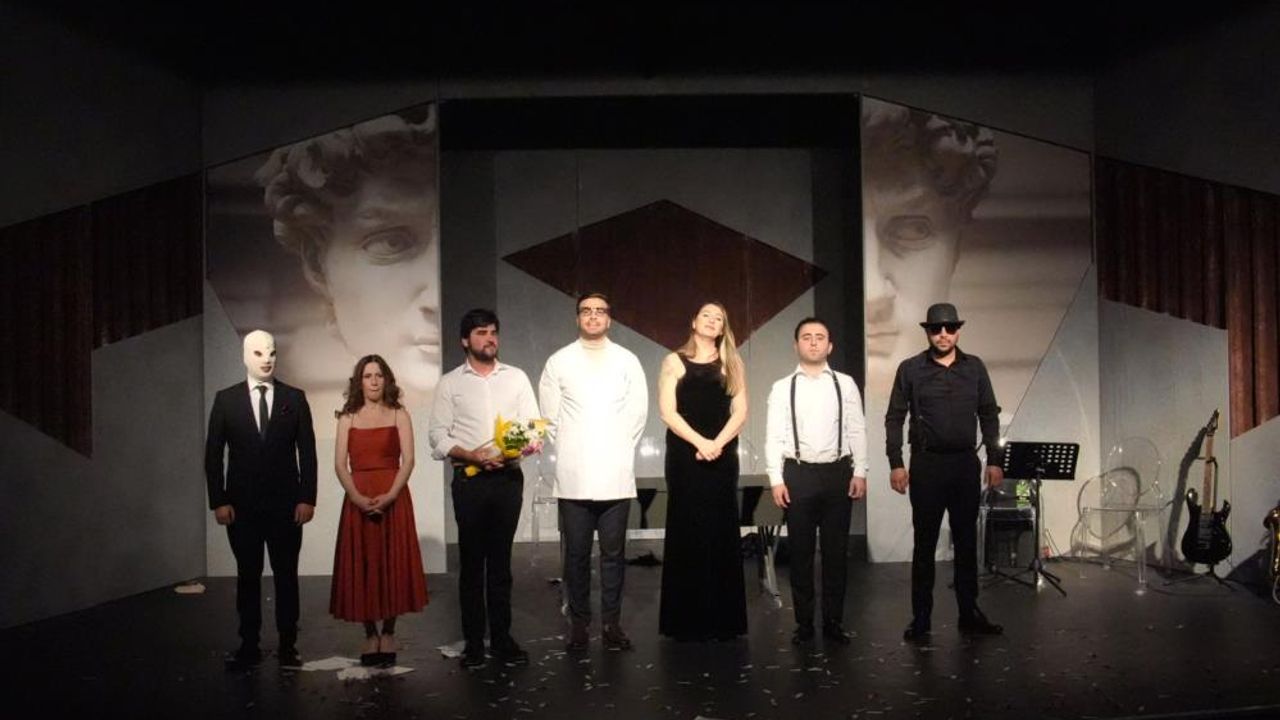 'Çirkin' 25. Uluslararası Ankara Tiyatro Festivalinde Ankaralılarla buluştu