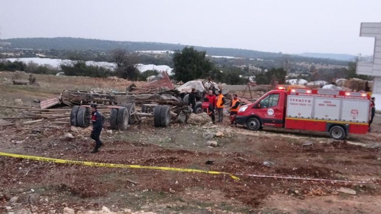 Mersin'deki feci kamyon kazasında ölü sayısı 2'ye çıktı