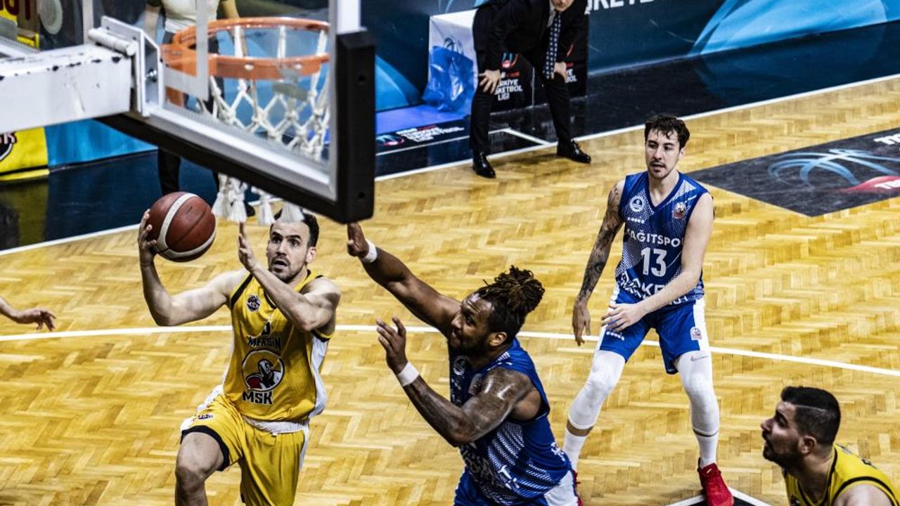 Mersin Büyükşehir Basketbol 76-72 galip