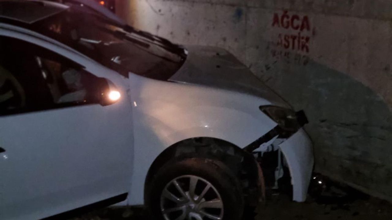 Adana'da cenazeye giden aile kaza yaptı: 1'i ağır, 3 yaralı