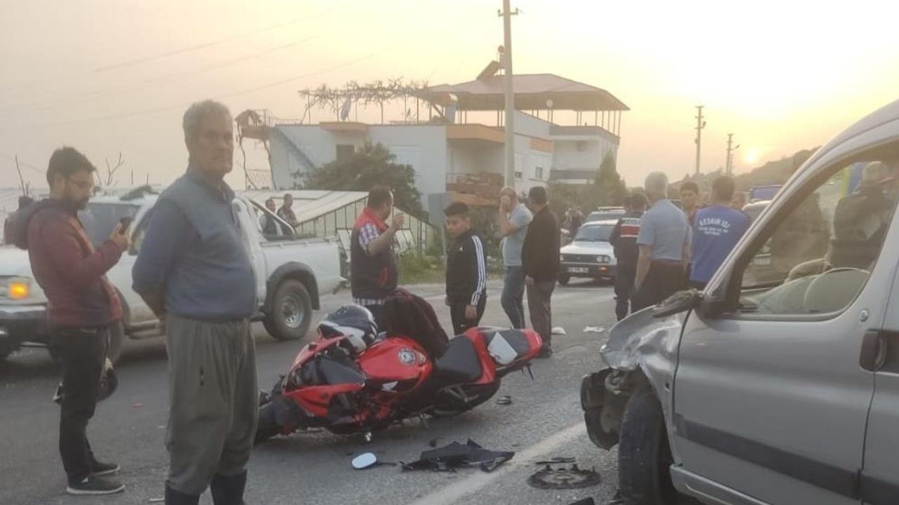 Mersin'de kazada savrulan motosiklet sürücüsünü taktığı kask kurtardı