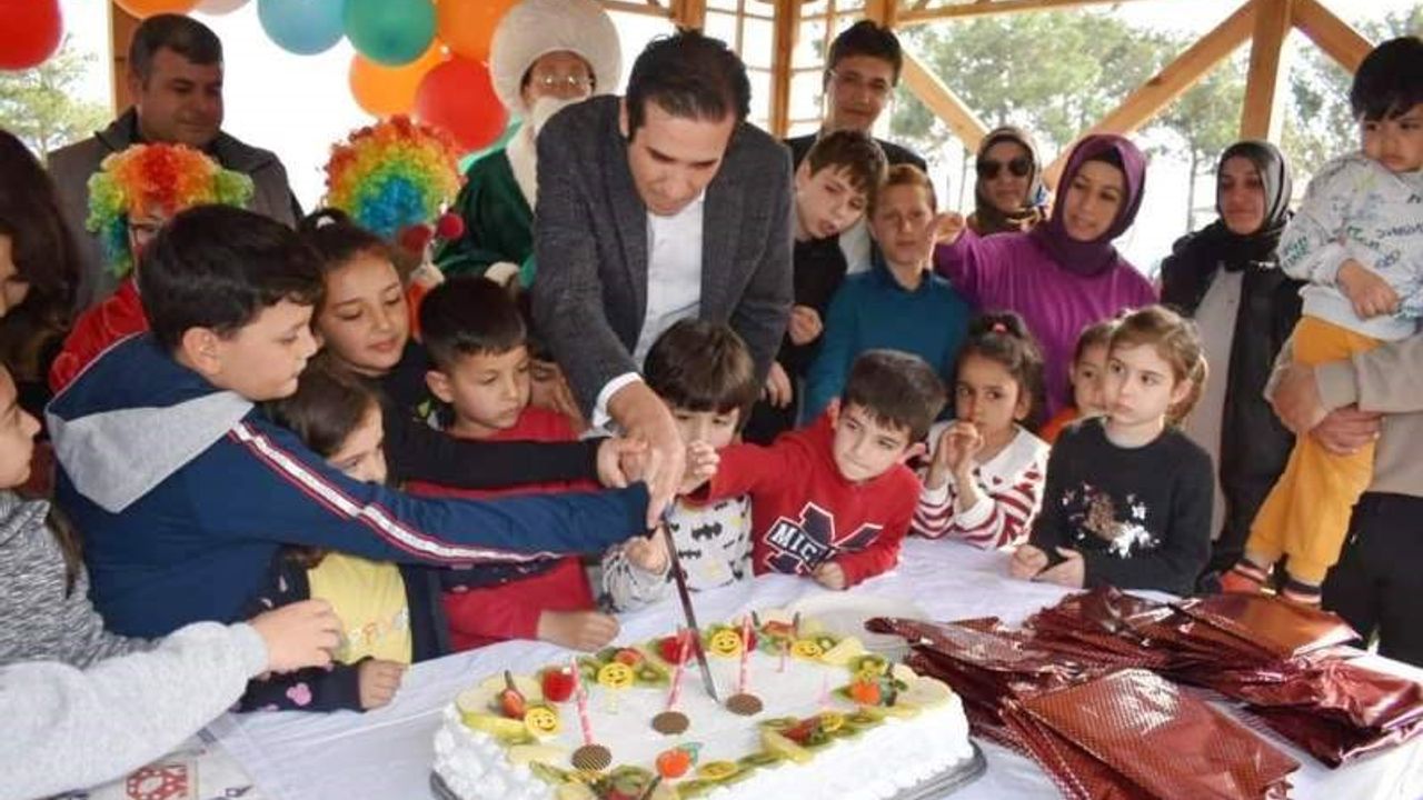 Mersin'de depremzede çocuklara doğum günü sürprizi