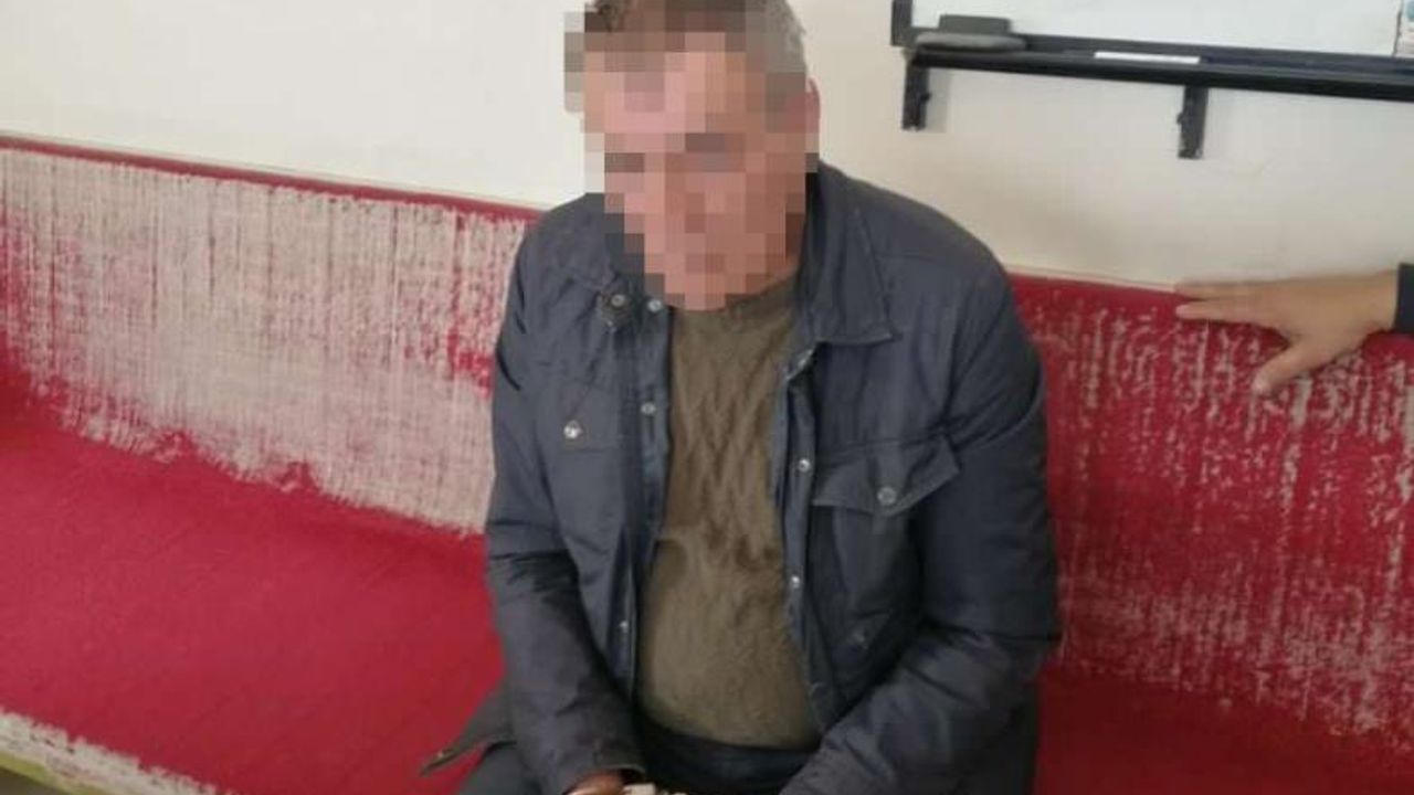 Adana'da dolmuşta yaşlı adamın cüzdanını çaldı