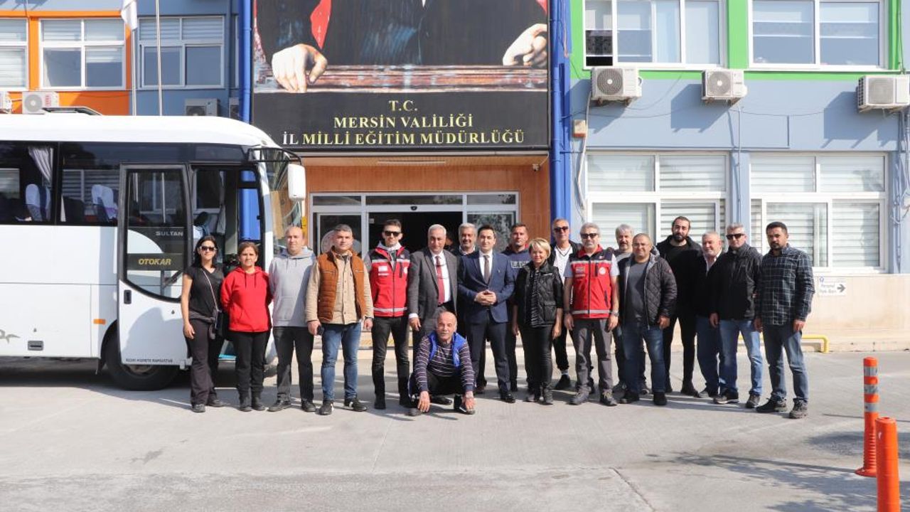 Mersin'den 15 gönüllü öğretmen deprem bölgesine uğurlandı