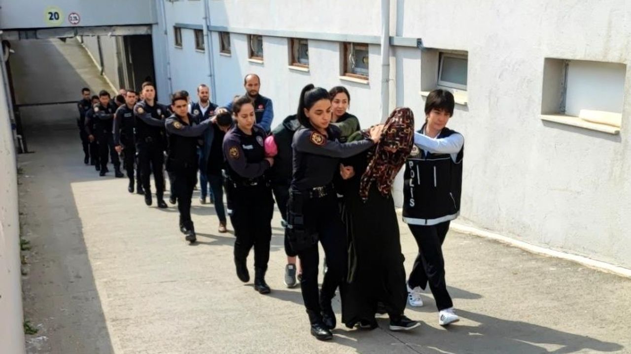 Adana'da kökünü Kurutma Operasyonu'nda 9 'torbacı' adliyeye sevk edildi