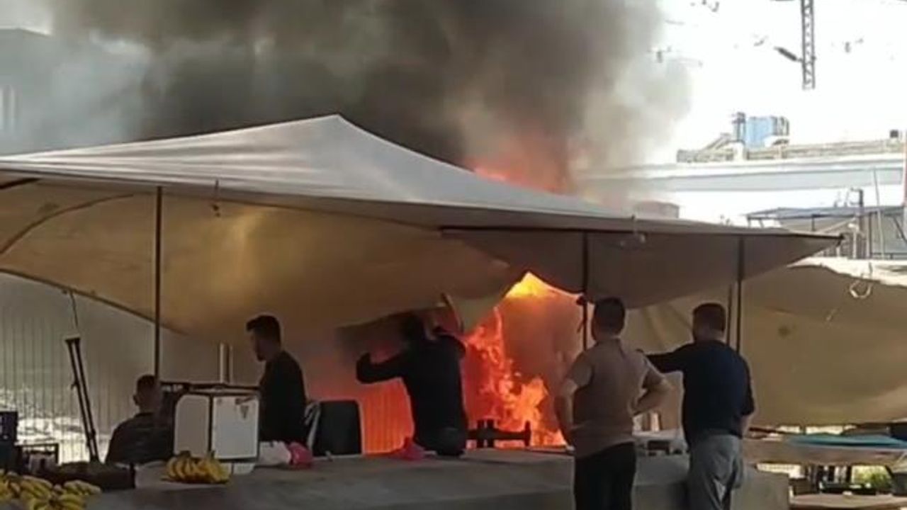 Adana'da depremzede ailenin semt pazarına kurduğu çadır yandı