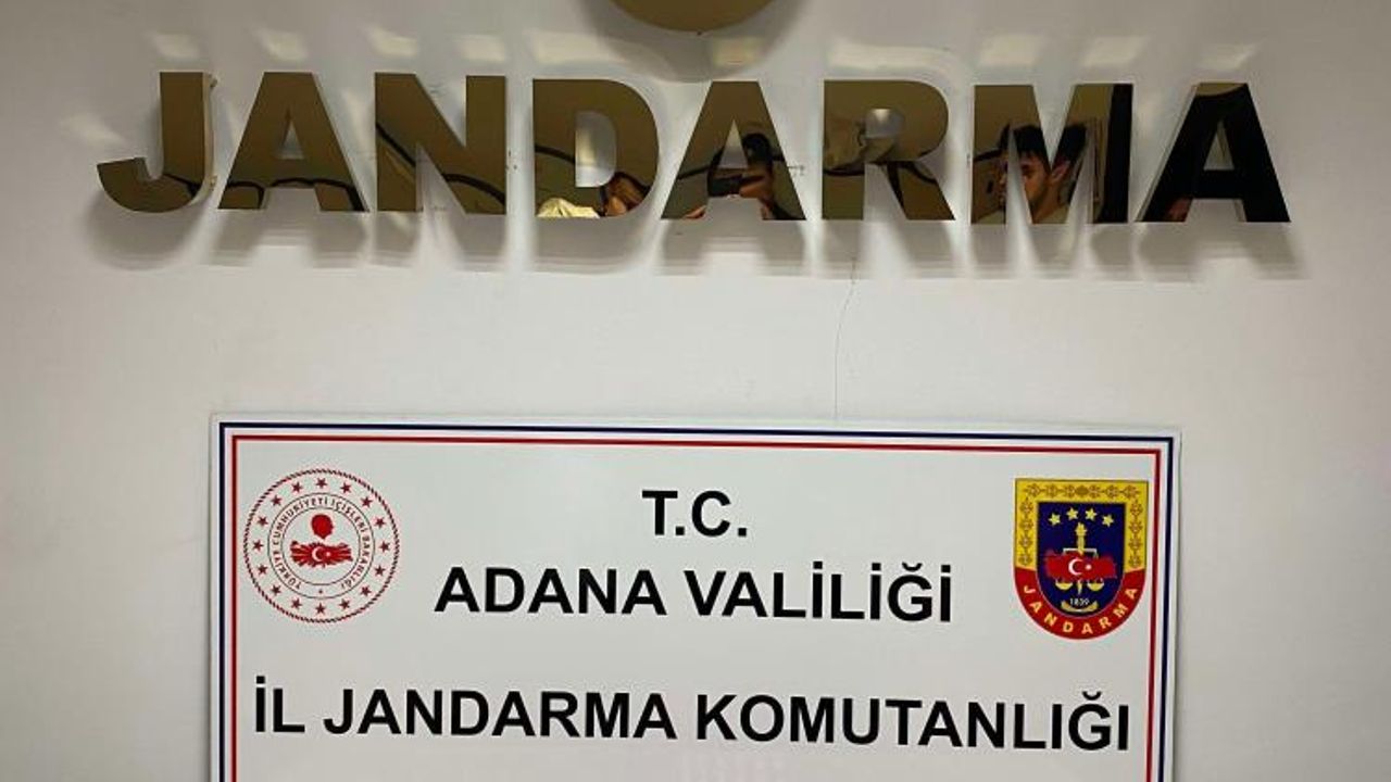Adana’da durdurulan araçta bin 140 adet uyuşturucu hap ele geçirildi