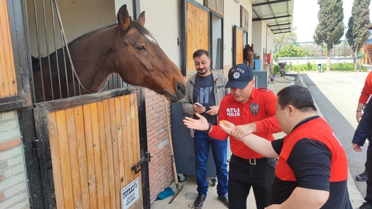 Adana'da down sendromlu çocuğun polis atıyla imtihanı