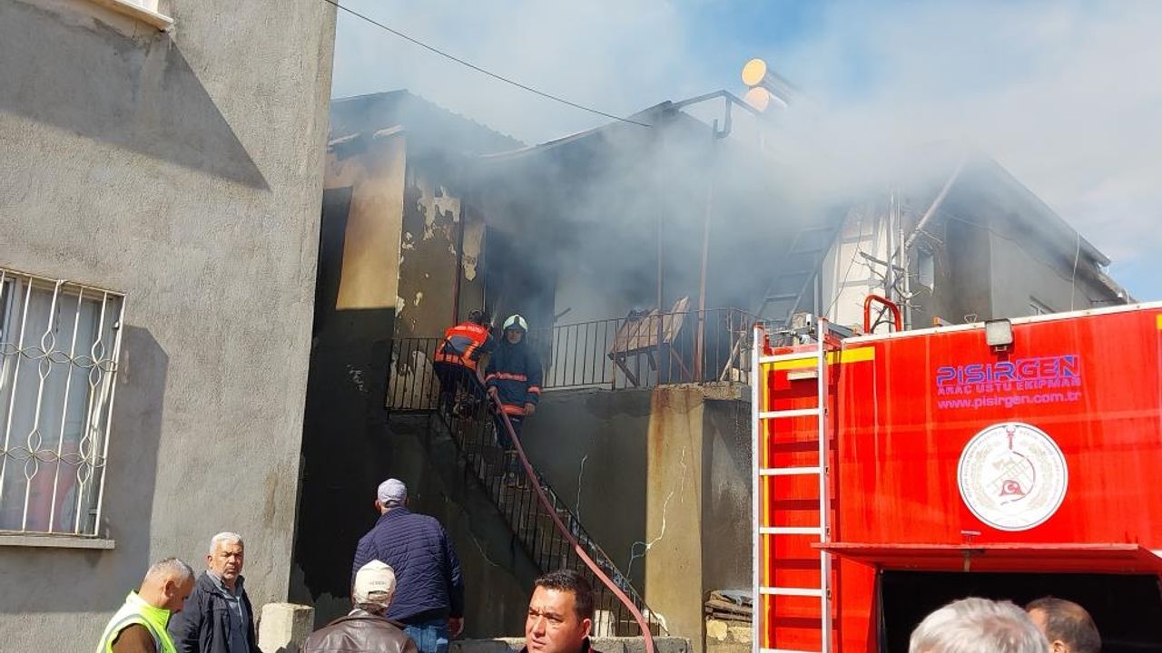 Mersin’de iki katlı evde çıkan yangın korkuttu