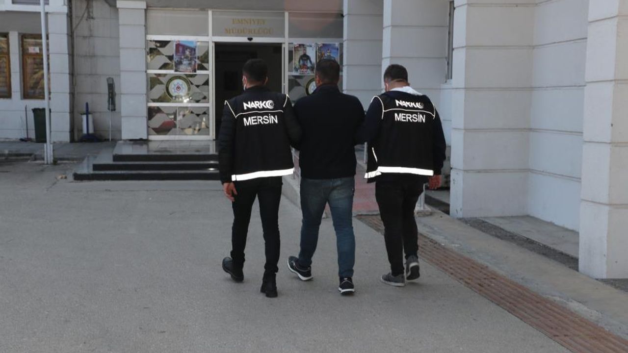 Mersin'de ele geçirilen uyuşturucuyla ilgili 2 kişi gözaltına alındı