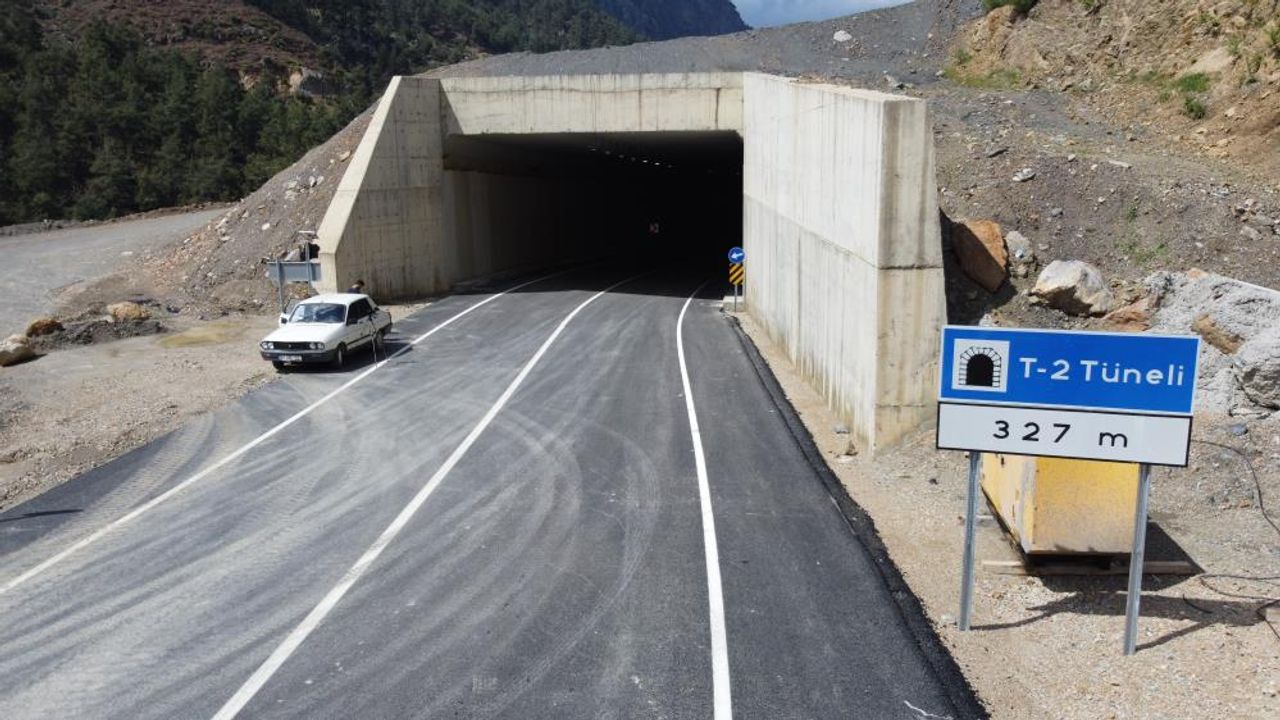 Adana'da 528 ve 327 metrelik tünellerle konforlu yolculuk başladı