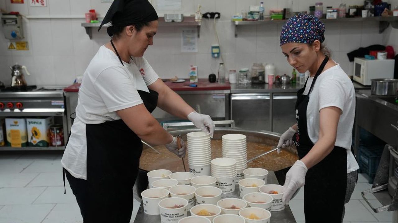 Mersin'den depremzedelere 2 milyonu aşkın yemek ulaştırdı