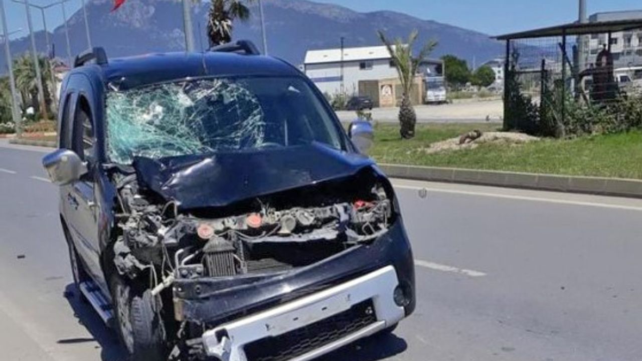 Mersin'de hafif ticari araçla elektrikli bisiklet çarpıştı: 2 ölü