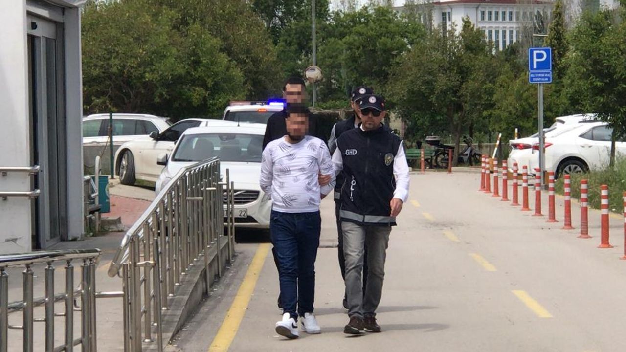 Adana'da 13 kaçak göçmeni taşıyan şüpheli tutuklandı