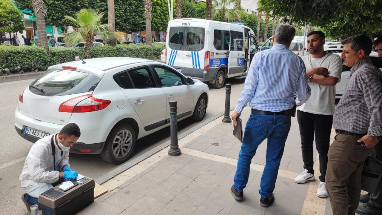 Adana'da otomobilin camı kırılıp 1 milyon 554 bin lira çalındı