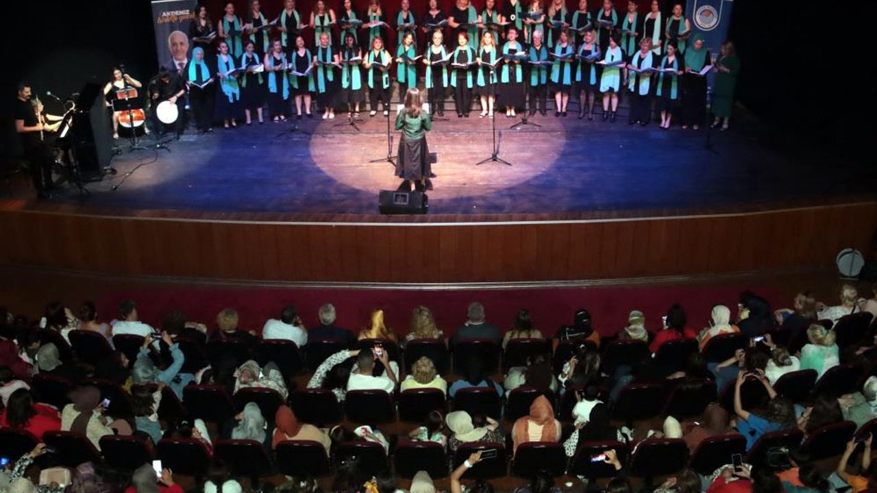Akdeniz'de 'Anneler Gününe' özel konser