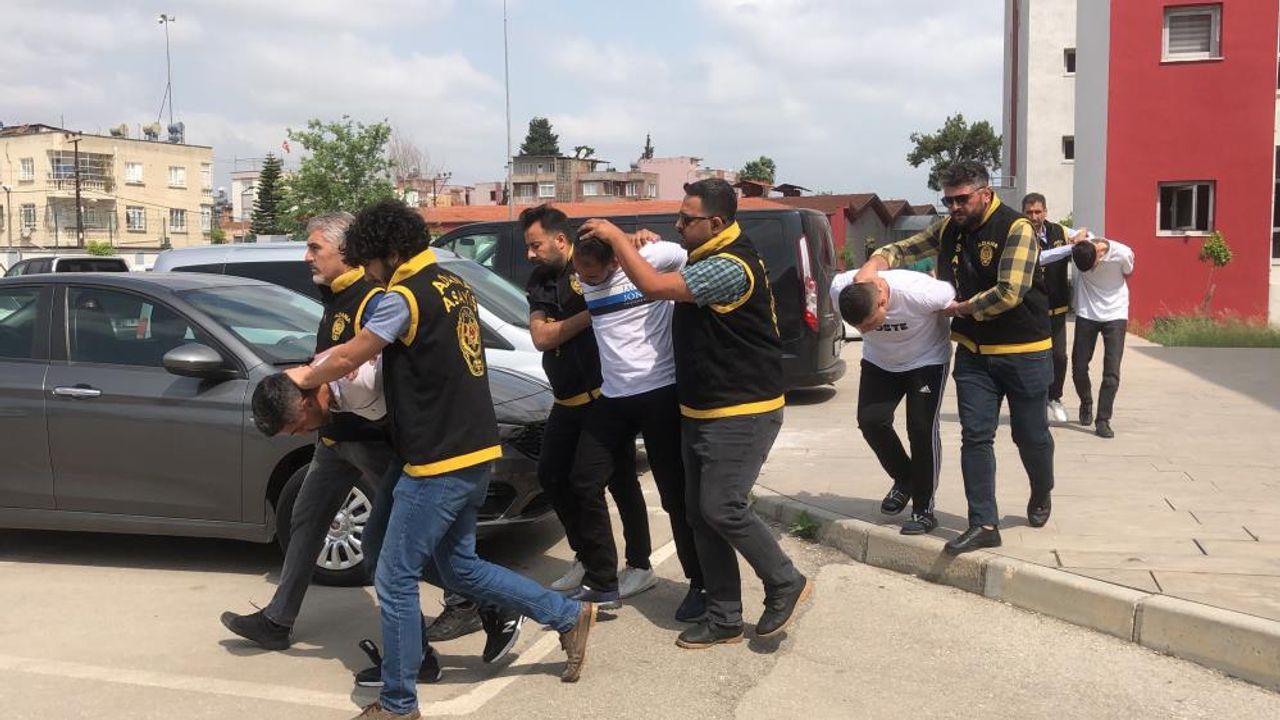 Adana'da kadın kılığında soygun girişimi: 4 kişi tutuklandı