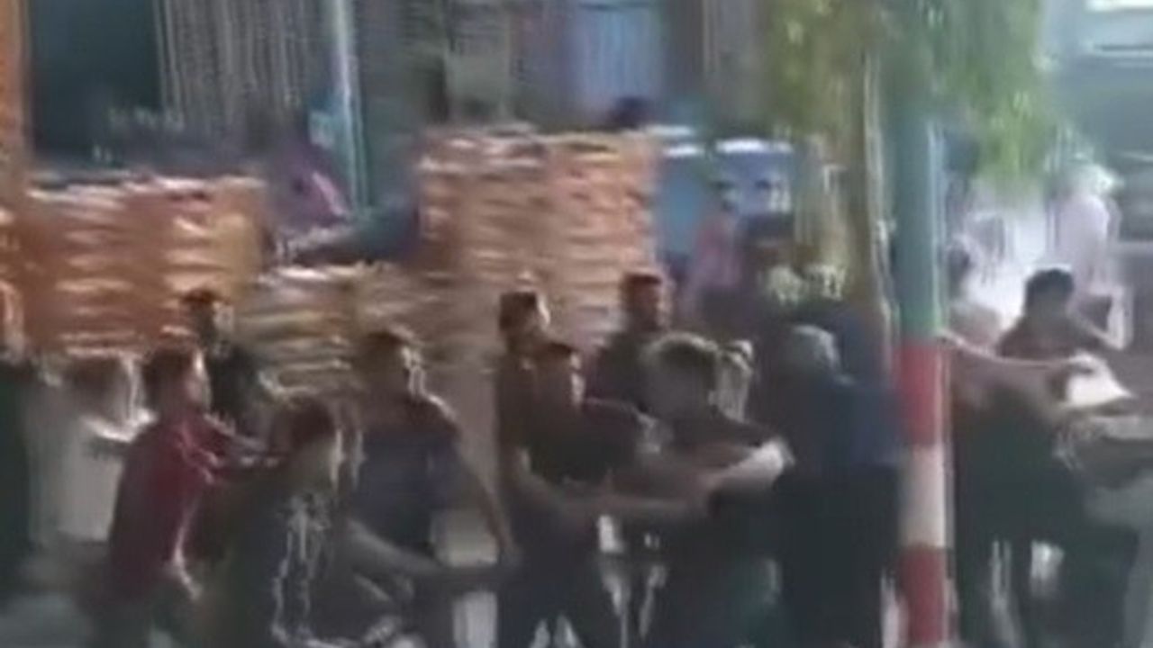 Mersin'de işçilerden sopalı, taşlı ve sandıklı kavga