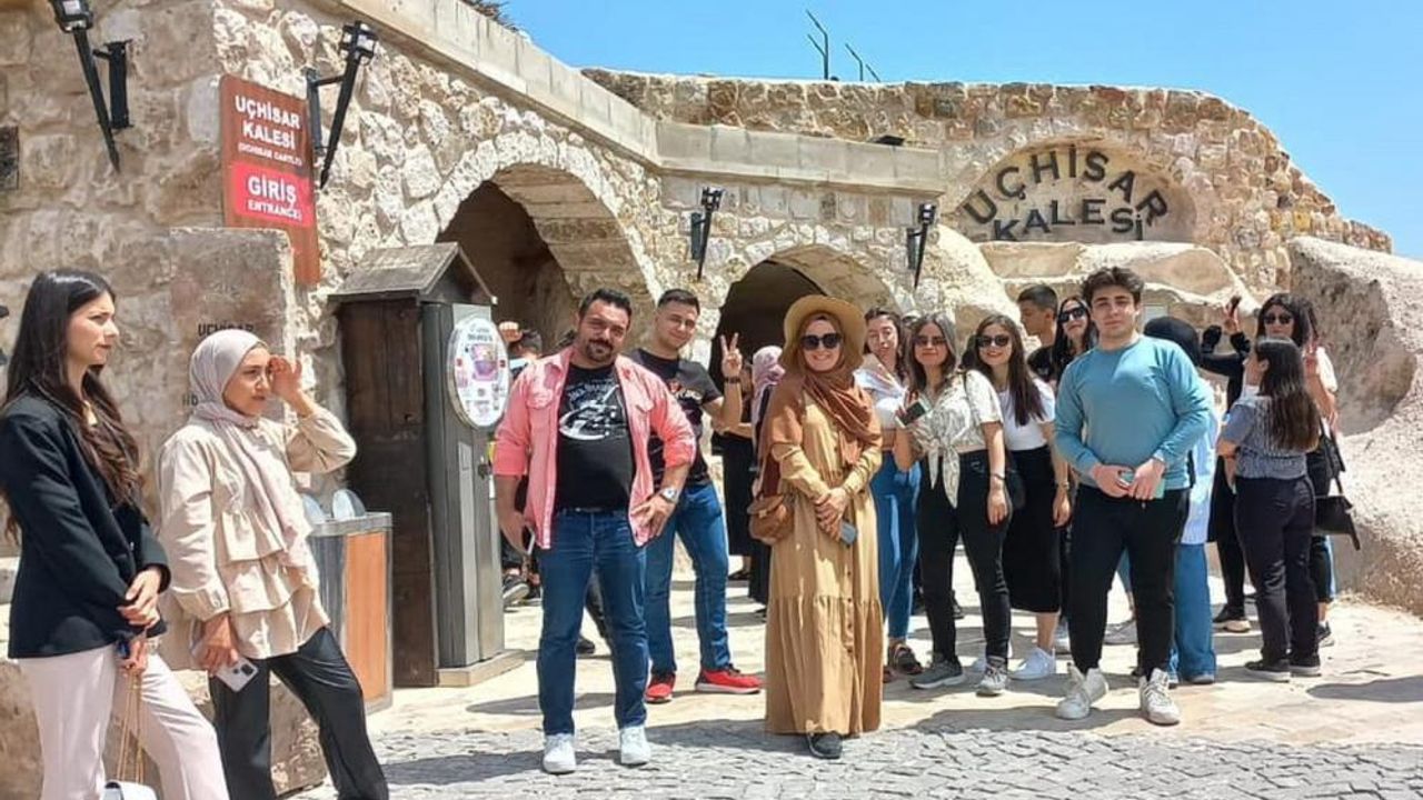 Akdenizli gençler Kapadokya'yı gezdi