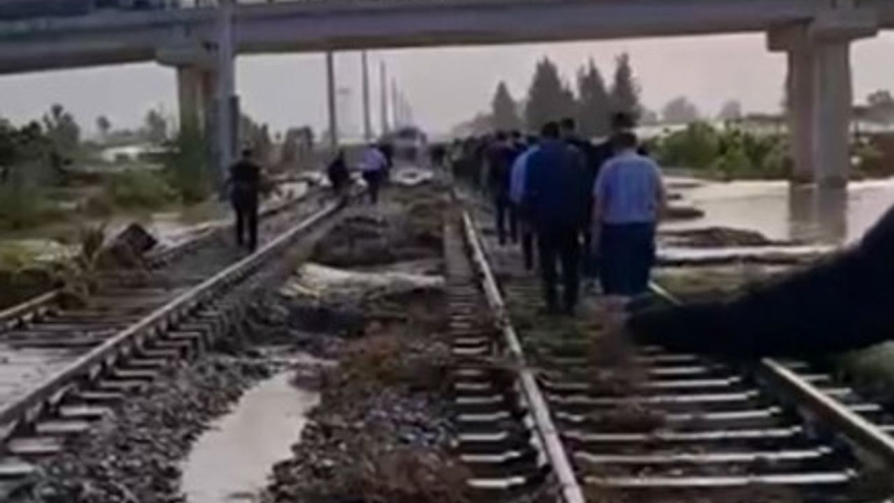 Mersin'de yağışlar tren seferlerini de durdurdu