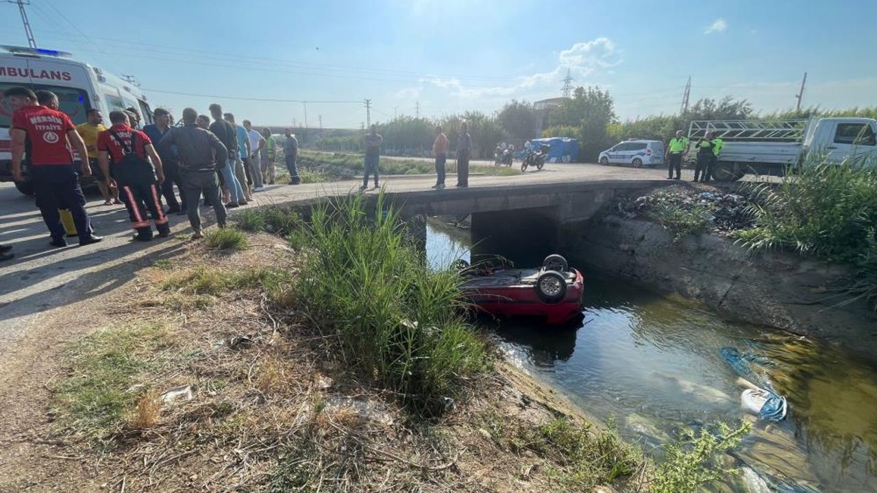Mersin'de araç sulama kanalına düştü, 3 kişi yaralandı