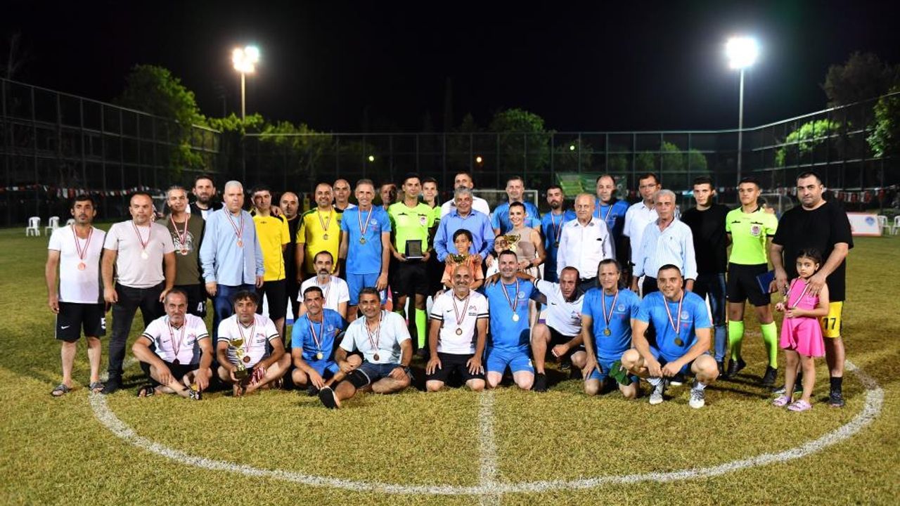 Mersin'de 40 yaş üstü futbol turnuvası sona erdi