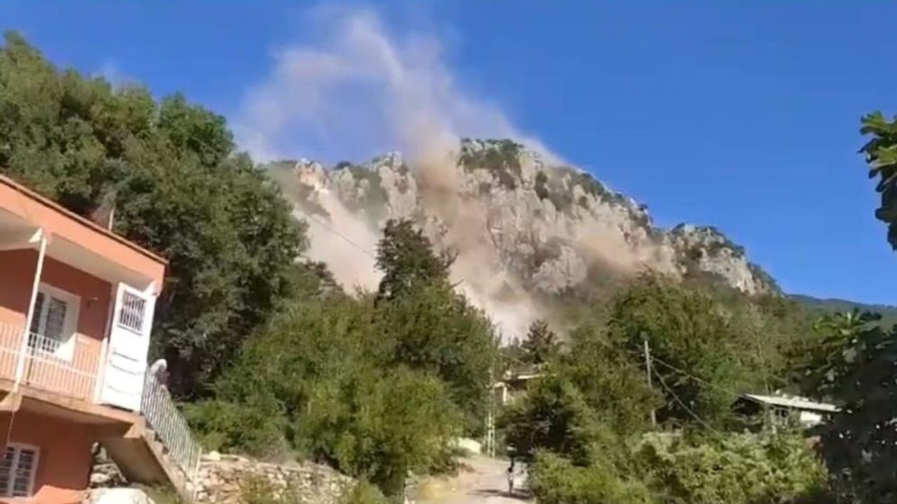 Adana'da deprem anında dağlardan dev kayalar koptu