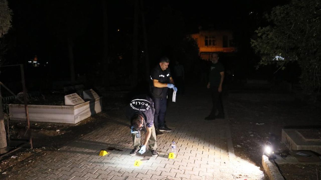 Adana’da bir genç mezarlıkta başından vurulmuş halde bulundu
