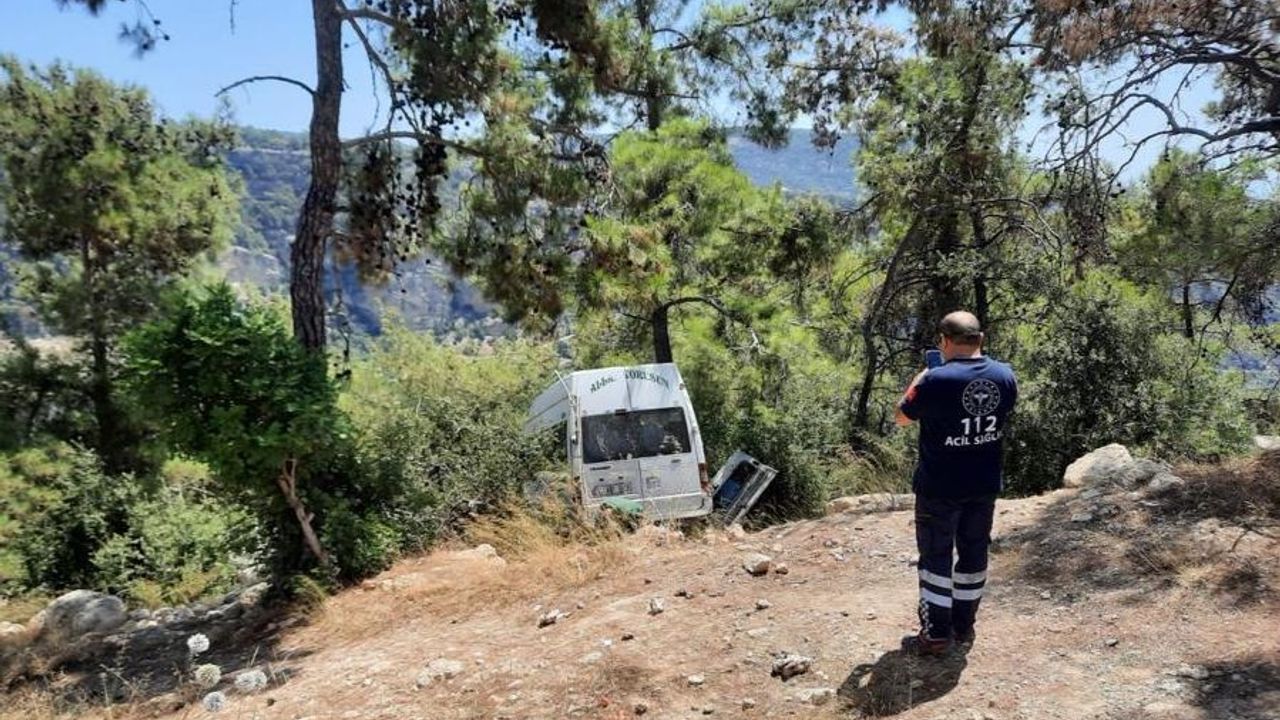Mersin'de işçi servisi yoldan çıktı: 2 hafif yaralı