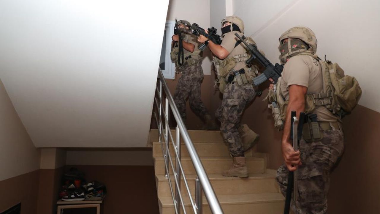 Mersin'de terörle bağlantılı organize suç örgütüne operasyon: 9 gözaltı