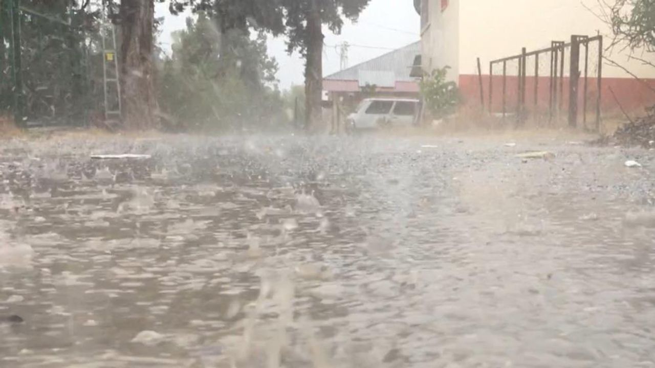 Mersin'de sağanak yağmur