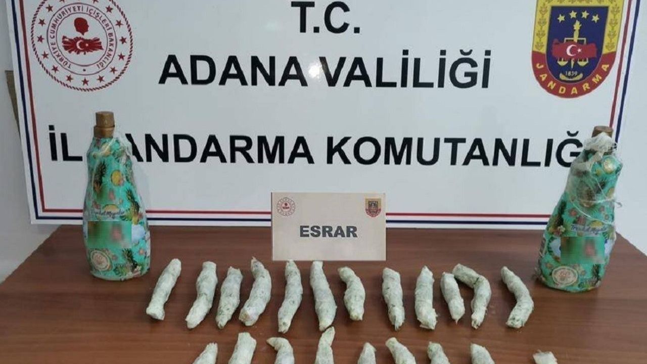 Adana'da deterjan kutusundan 20 paket esrar çıktı