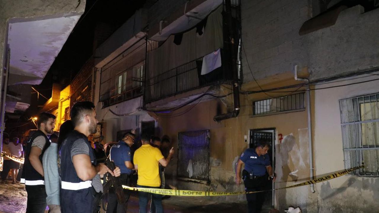 Adana'da evinin zili çalınca balkona çıktı, başından vurularak öldü