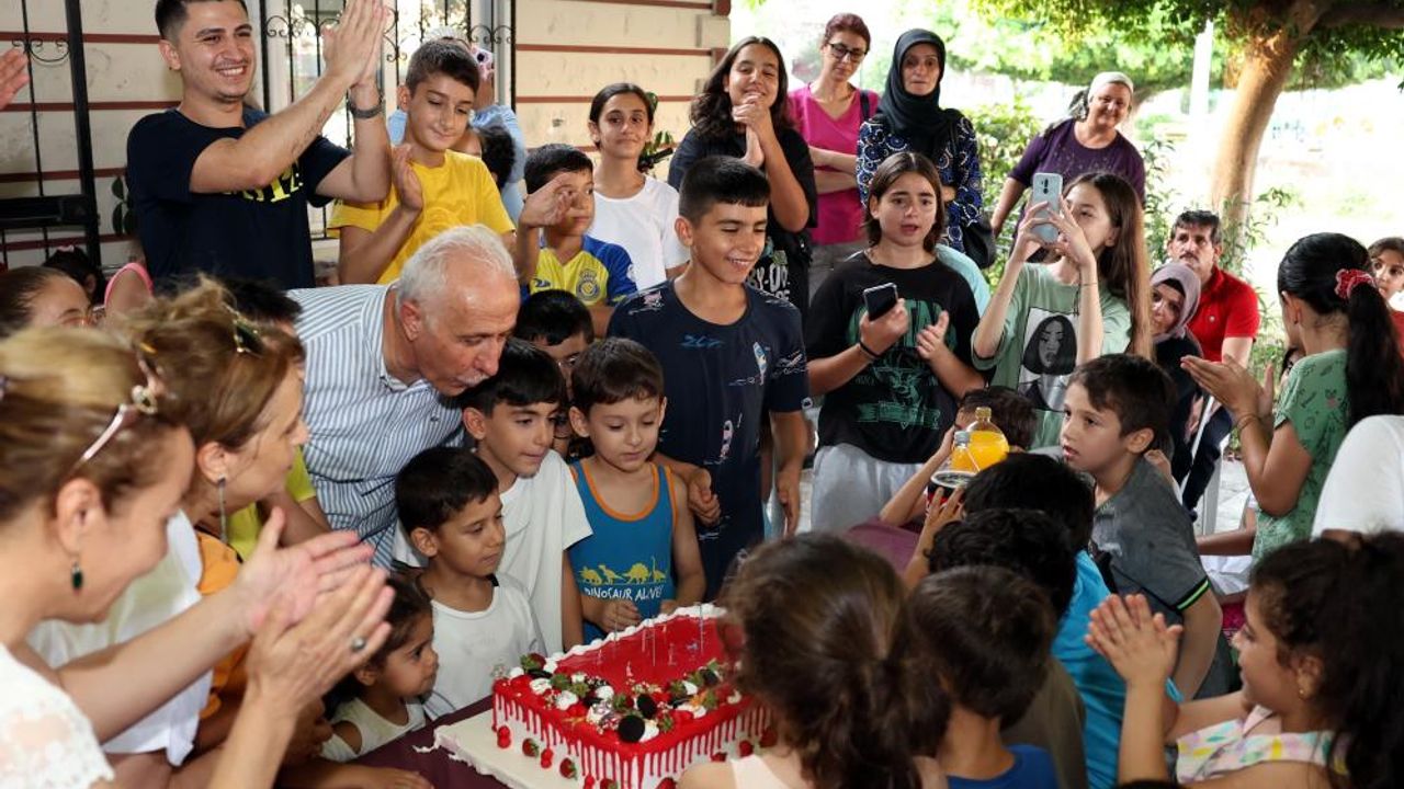 Akdeniz'de çocuklara sürpriz doğum günü