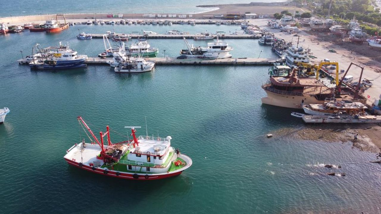Akdenizli balıkçılar 'Vira Bismillah' demek için gün sayıyor