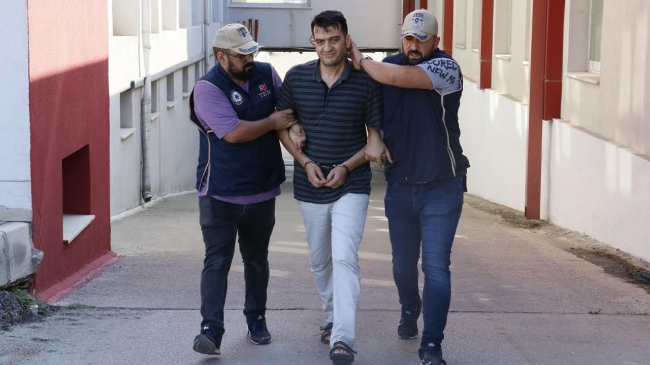 Adana'da FETÖ'den kesinleşmiş hapis cezası olan eski polis hücre evinde yakalandı