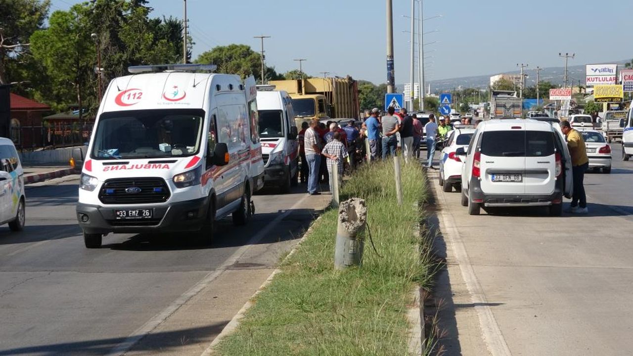 Mersin'de 4 kişinin öldüğü feci kaza anı görüntülere yansıdı