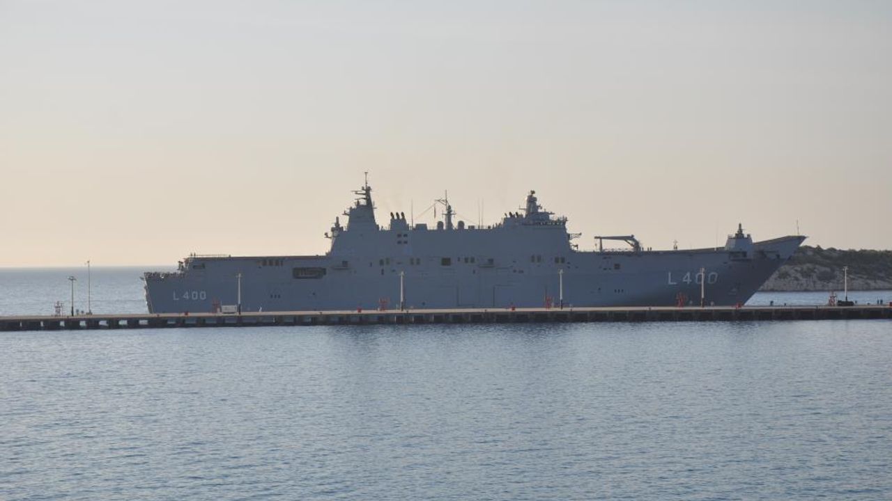 Dünyanın ilk SİHA savaş gemisi TCG Anadolu, Taşucu limanından ayrıldı
