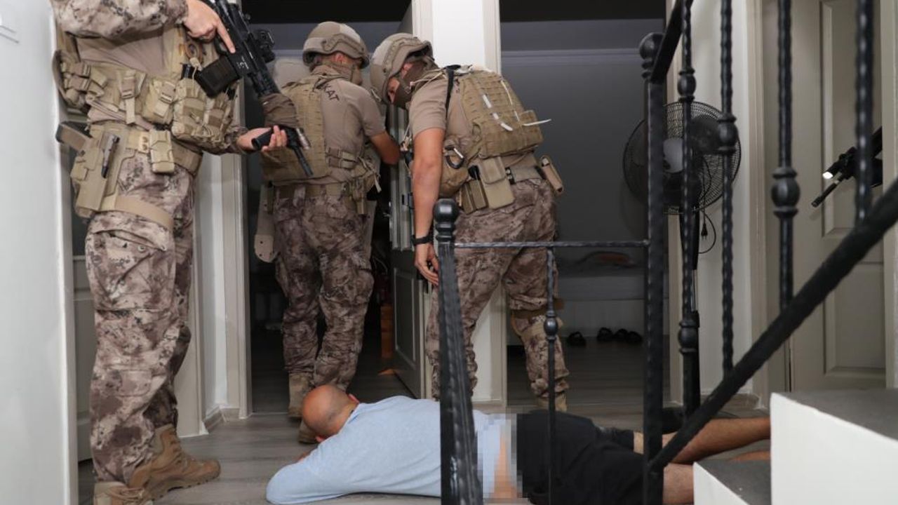 Mersin'de terör örgütlerine operasyon: 4 gözaltı