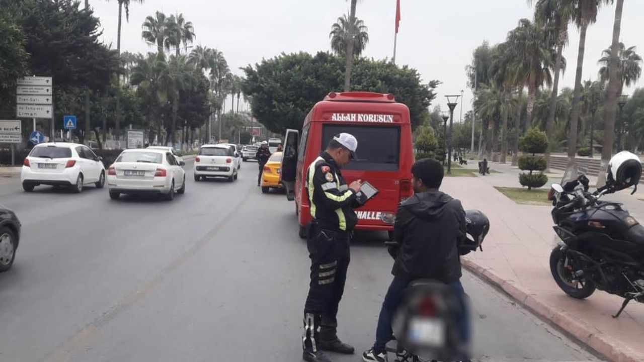 Mersin'de kural ihlali yapan sürücülere ceza yağdı