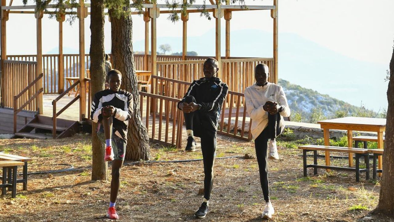 Maraton koşucuları Darısekisi Örnek Köyü'nde antrenman yaptı