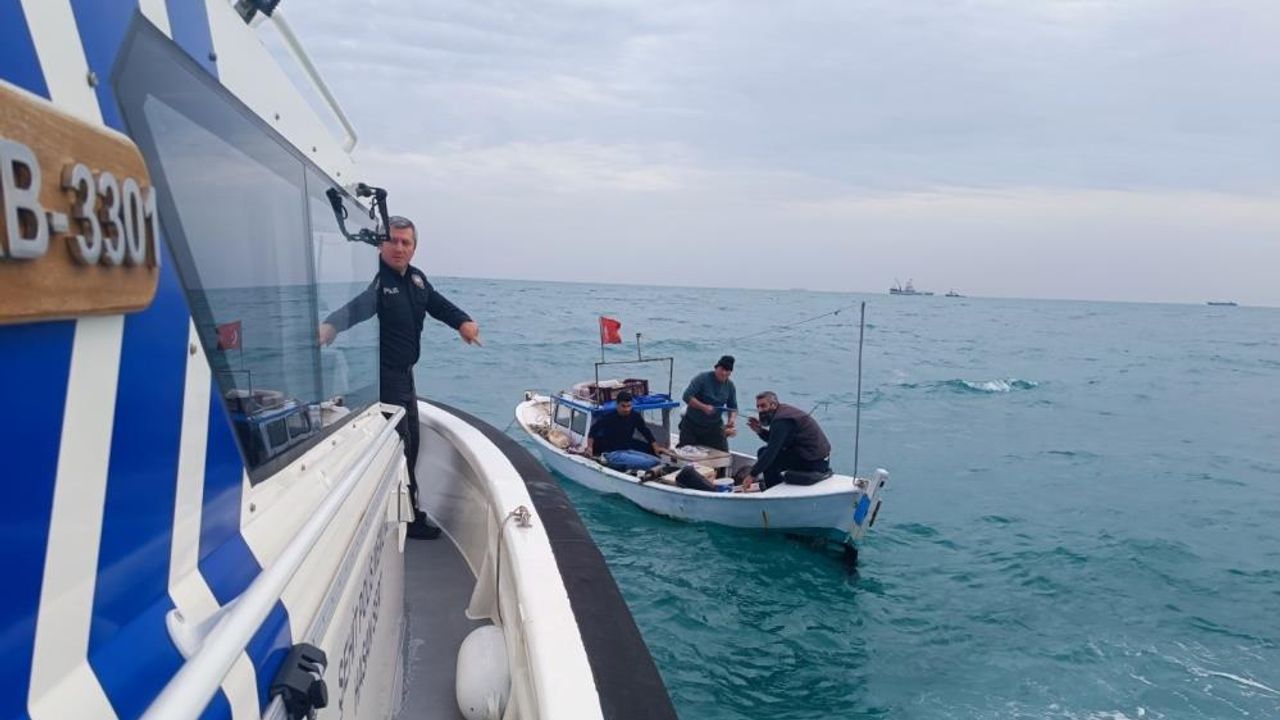 Mersin'de balıkçı teknelerine denetleme