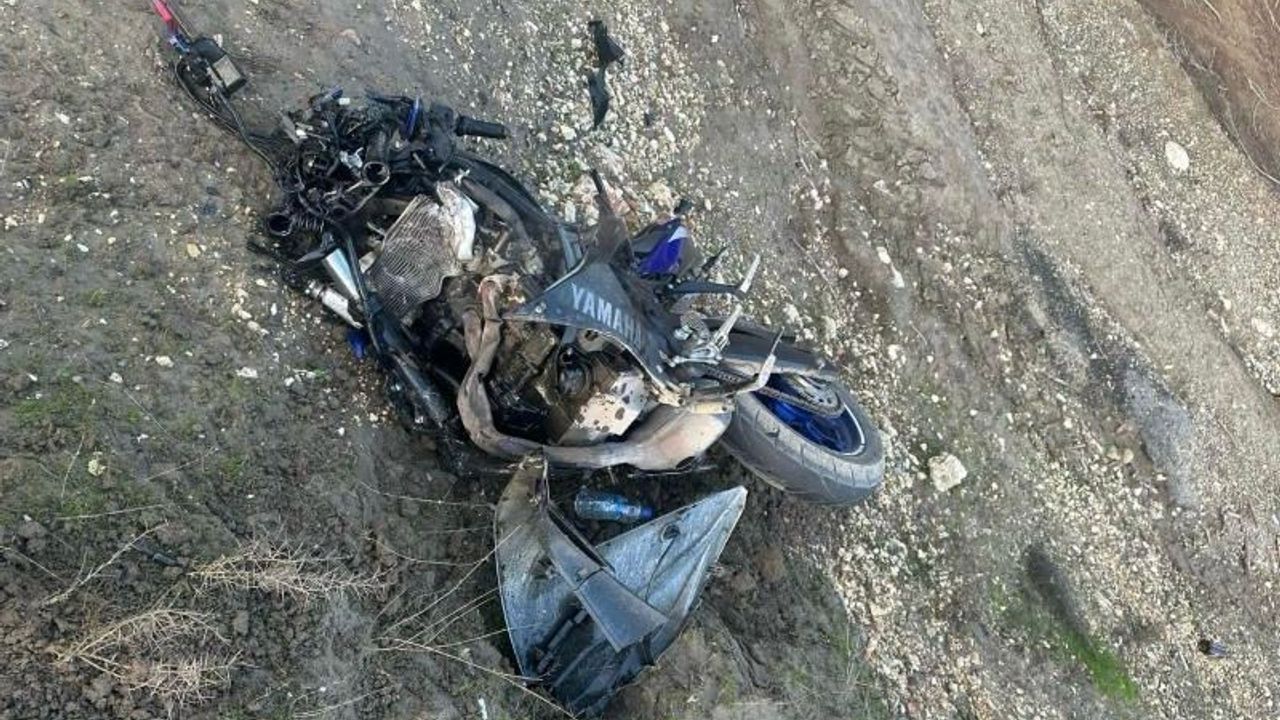 Mersin'de pikap ile motosiklet kafa kafaya çarpıştı: 1 ölü, 3 yaralı
