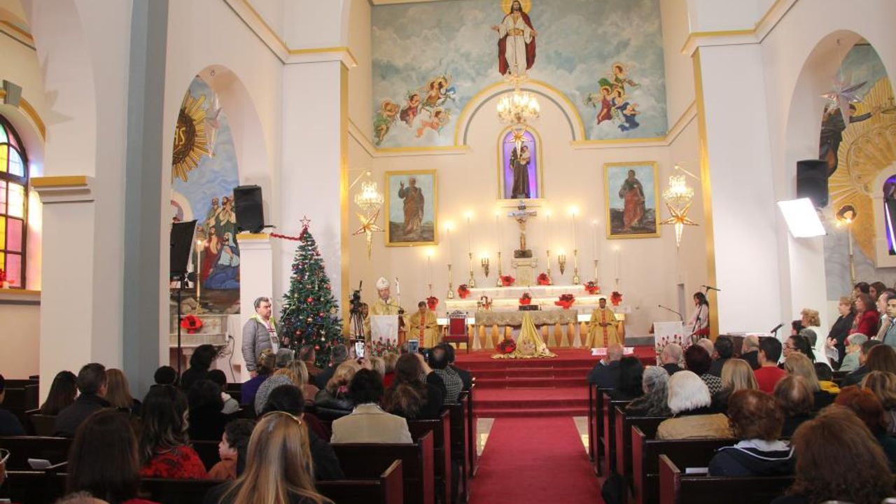 170 yıllık kilisede Noel ayini