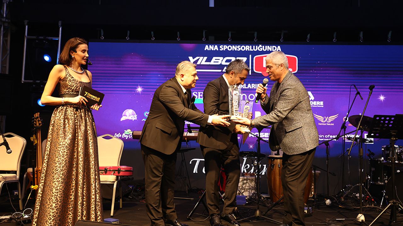 "7. Zirvedekiler Başarı Ödülleri" ana sponsoru BSC Yemekçilik'e teşekkür plaketi verildi