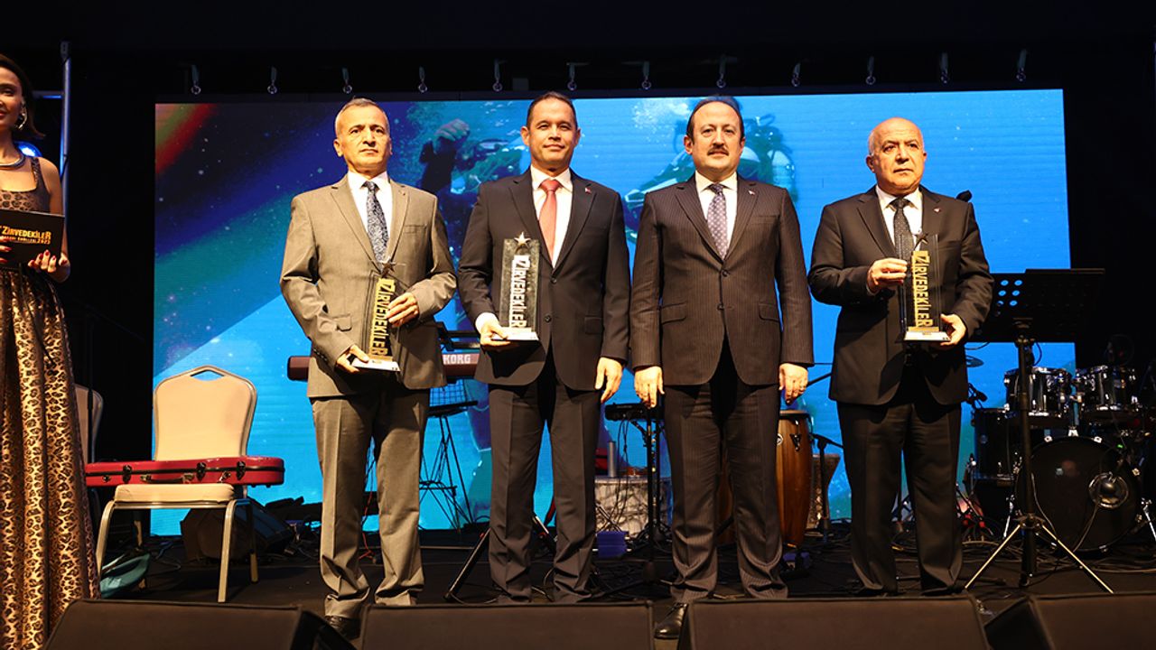 Mersin'in güvenliğini sağlayan kurumlara "Yılın Kurumları" ödülleri verildi