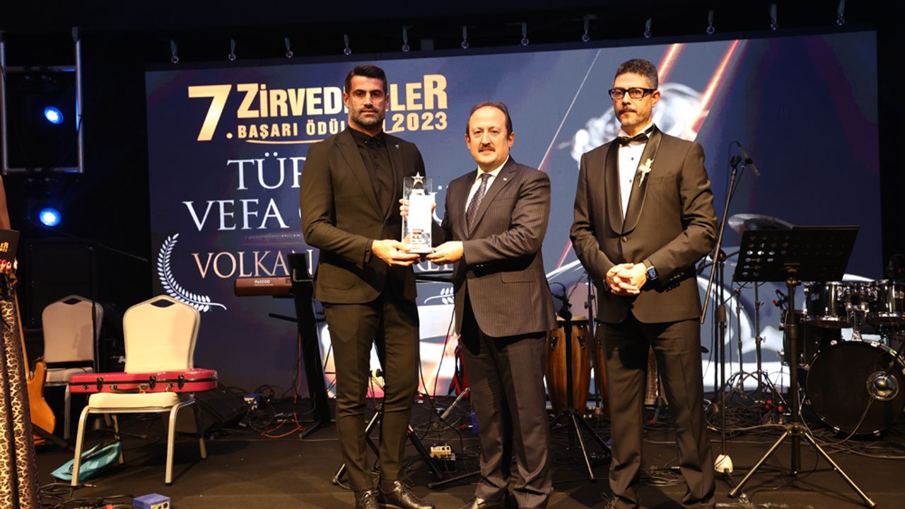 Volkan Demirel'e "Türkiye Vefa Ödülü" verildi